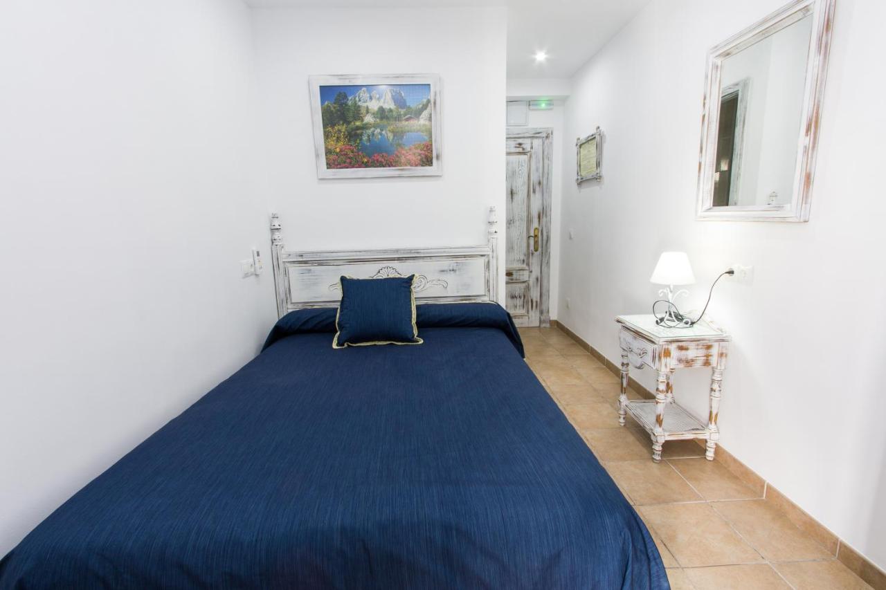 Hostal La Estrella Marbella Exterior photo
